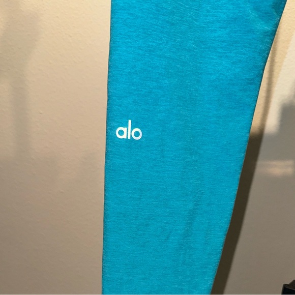 XS 28” High-Waist AloSoft Flow Full Length Blue Quartz Heathered Leggings. - Picture 11 of 17